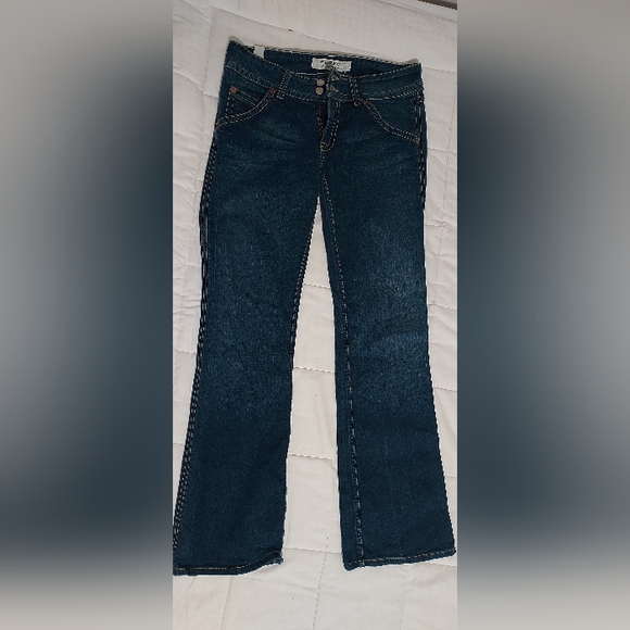 Hudson Jeans, size 30, signature low rise, boot cut, form fitting - Picture 3 of 6